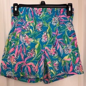 LILLY PULITZER FLORAL SHORT. SIZE XXS. PULL ON, RUFFLED ELASTIC HIGH WAIST